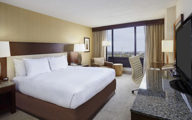 DoubleTree by Hilton Washington DC - Crystal City