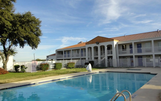 Motel 6 Round Rock, TX