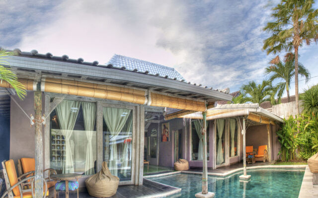 Villa West