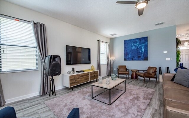 6-Bedroom Villa in Four Corners 1409RF