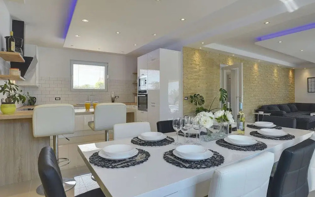 Family Villa With Swimming Pool