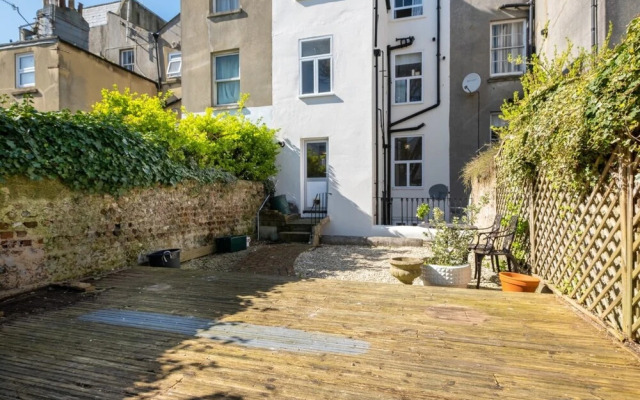 Bright City Centre Flat With Sea 2 Mins Away