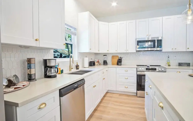 Urban Delight 4br/3ba Near City Center