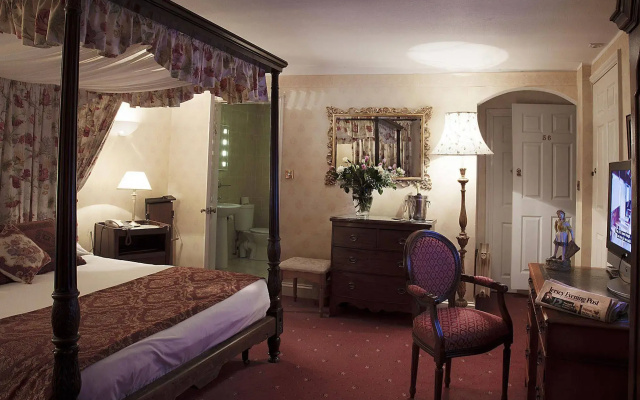 The Revere Hotel