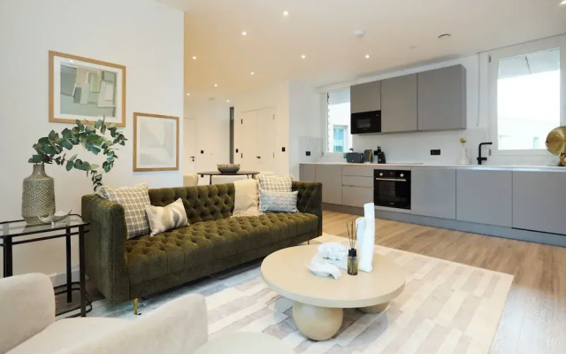 The Tottenham Retreat - Homely 2bdr Flat With Balcony