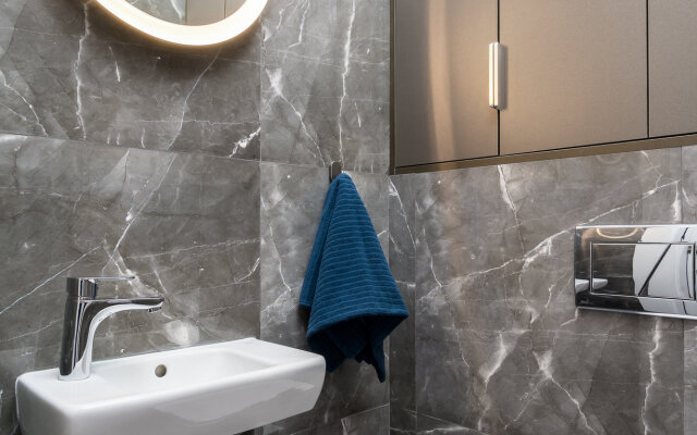 Bright and Sunny 4 Rooms Apartment