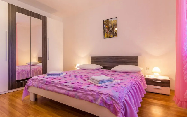 Comfortable Apartment With Terrace and Garden