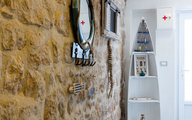 Apartments and rooms Naida