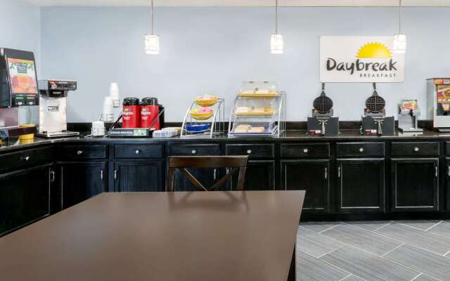 Days Inn by Wyndham Greensboro Airport