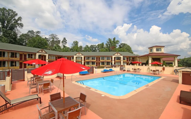 Knights Inn Pilot Mountain