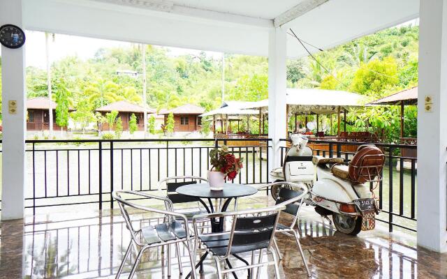 OYO 1254 Golden Lake Resort