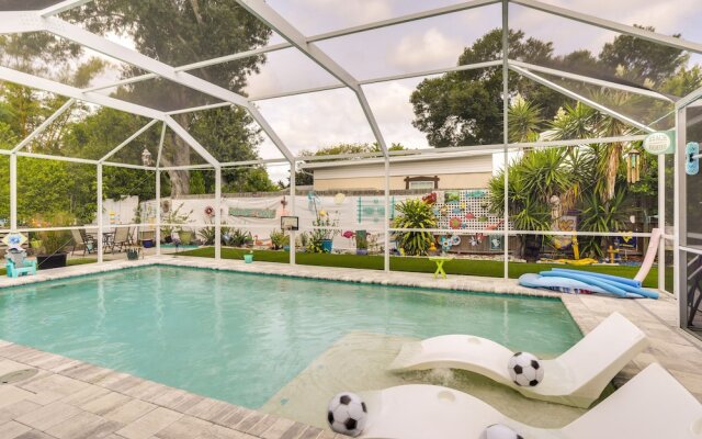 St. Petersburg Beach House: Private Lanai & Pool!