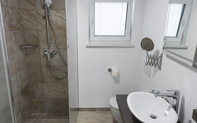 Inin Apartments