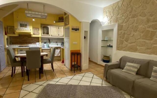 Le Cigalou : T2 en Duplex au centre ville