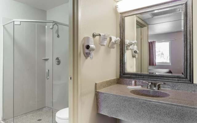 Motel 6 Riviera Beach, FL