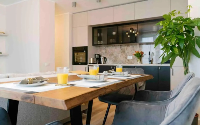 Sunny 2BR Flat-Top Location-Amazing Views