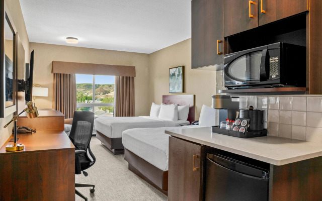 Ramada by Wyndham Drumheller Hotel & Suites