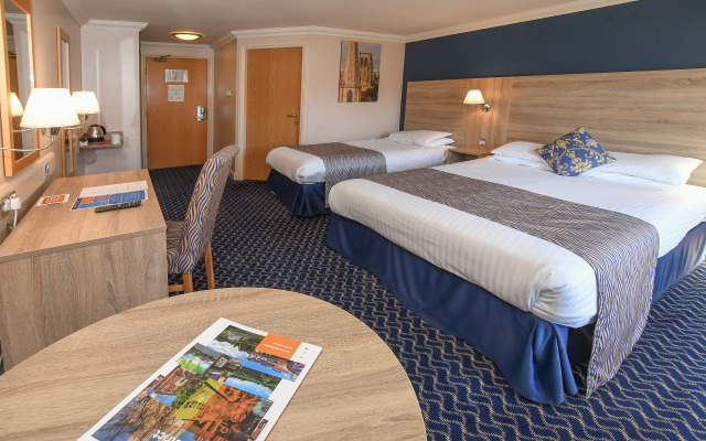 The Queens Hotel & Victoria Cloisters