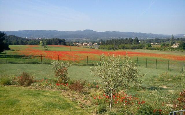 Appart indépendant dans propriété 4000 m2 Luberon