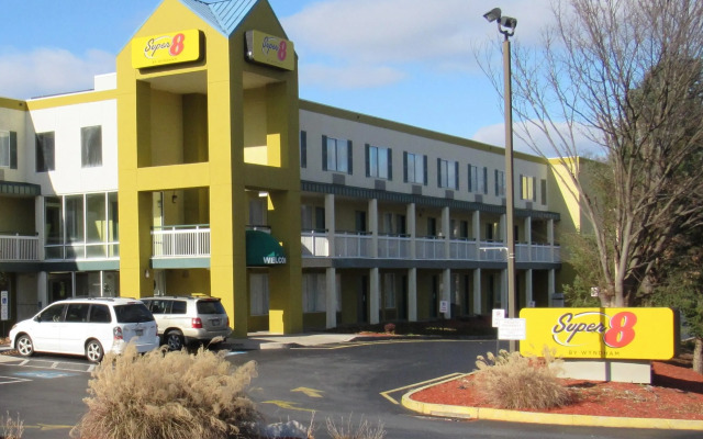 Super 8 by Wyndham New Cumberland