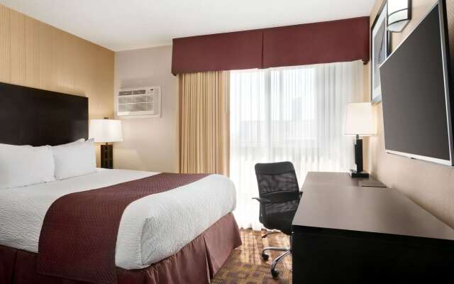 Days Inn by Wyndham Sylvan Lake