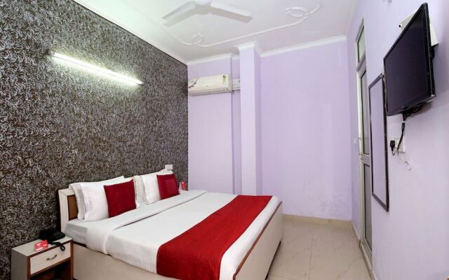 OYO 10463 Hotel Paras