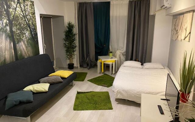 Green Apartment No 14