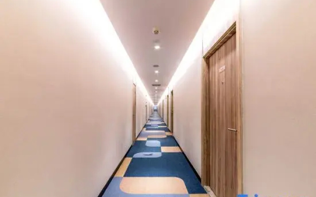 HanTing Hotel (Qingyuan Xincheng Guangqing Avenue)