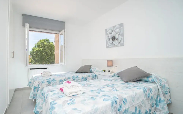 Apartment in Empuriabrava Near Sandy Beach