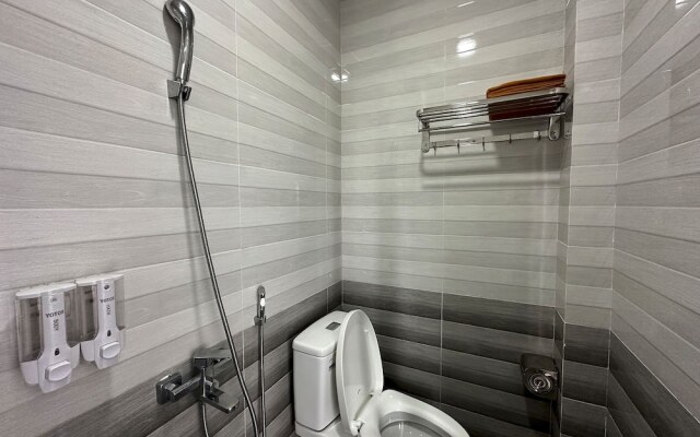 OYO 1204 Hoang Linh Hotel