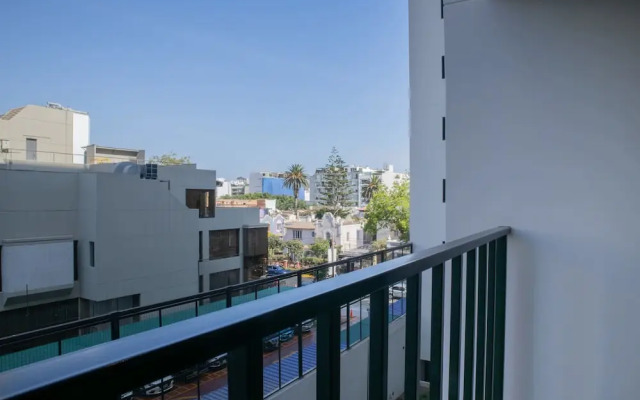 w Gorgeous 1BR w Terrace in Miraflores