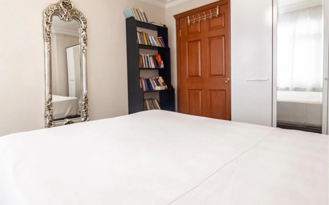 Eclectic Apartment near Popular Attractions in Beyoglu