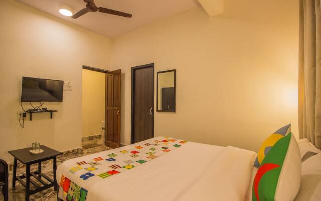 OYO 12041 Home Bright Studio Candolim Beach