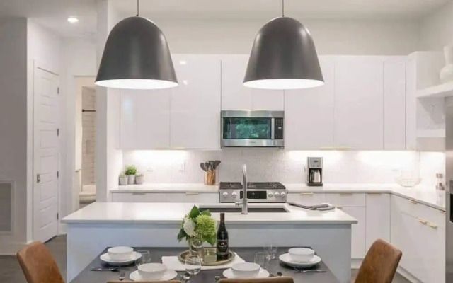 Spacious 4BR Minutes From Broadway- Sleeps 14