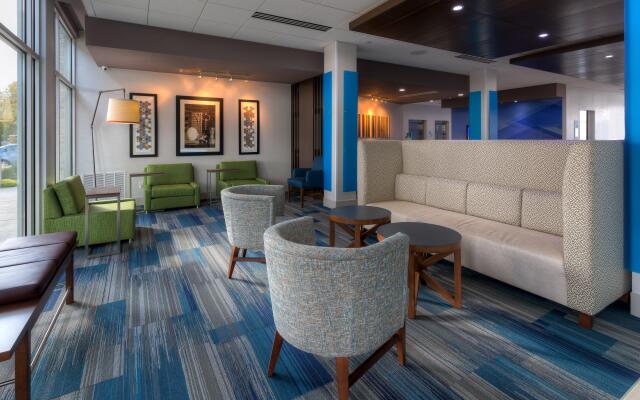 Holiday Inn Express & Suites Tulsa Midtown, an IHG Hotel