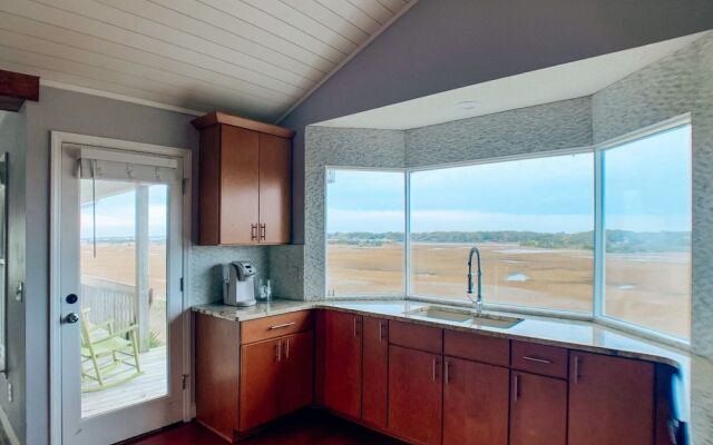 A Beach To Remember 4 Bedroom Home by RedAwning