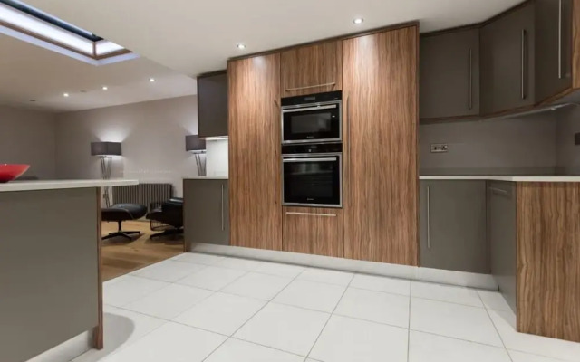 The Escalier Mews - Stunning 3bdr Home Flooded With Light