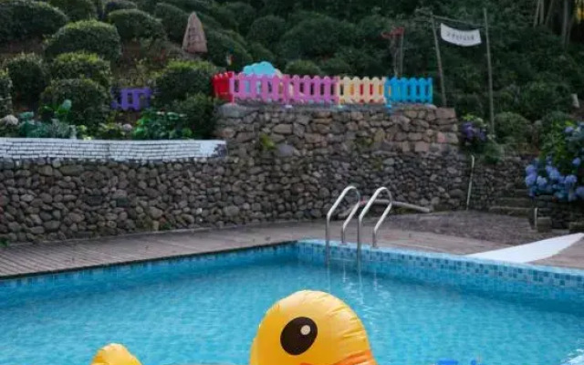 A house hidden between mountains