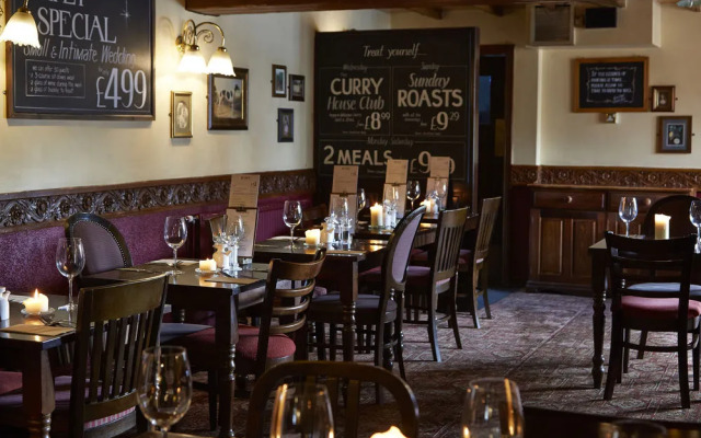 Queens Head Htl Milton Ernest