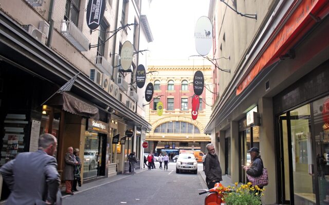 Melbourne City Chic - Degraves Lane, Parking, Lift