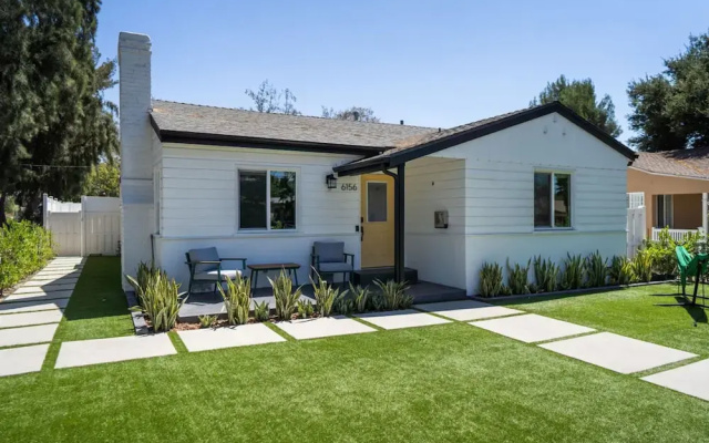 Remodeled 3BR House w Hot Tub Fenced Yard p58