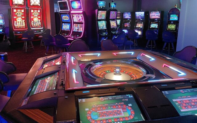 Lucky's Hotel y Casino