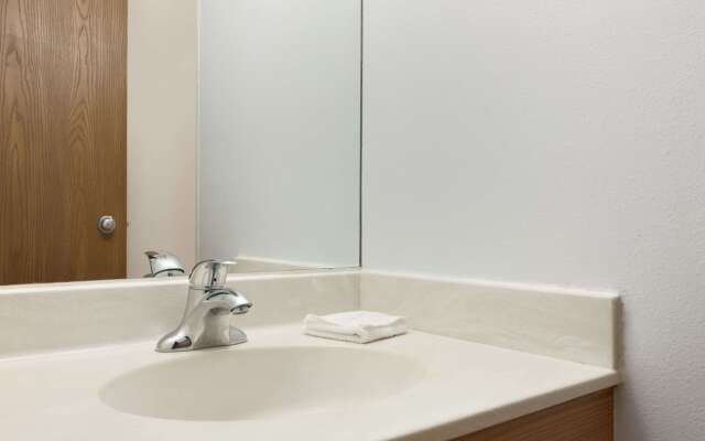 Super 8 by Wyndham Wall