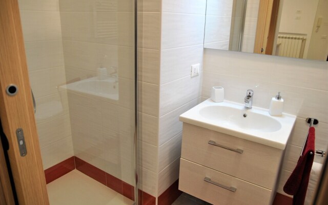 Air-conditioned Apartment With Patio, Wifi and Parking