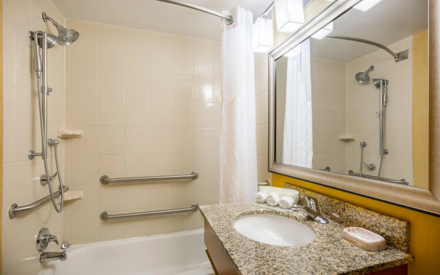 Holiday Inn Express & Suites Williamsburg by IHG