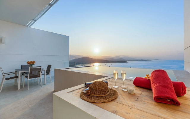 Luxury Apartment Unique Residences