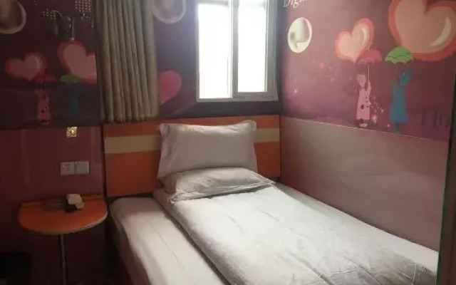 Xingzhong Hotel (Shanghai Xingzhong Road Subway Station)