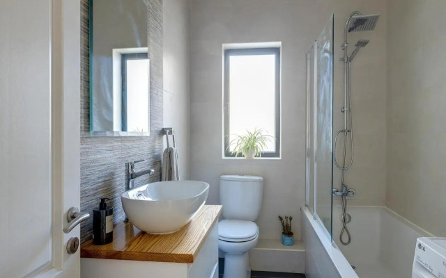 Seaside Bliss - 3BR Holiday Apartment Sliema