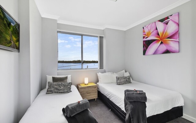 Lakeside Waterfront Apartment 18