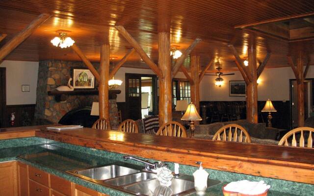 Highland Lake Inn & Resort
